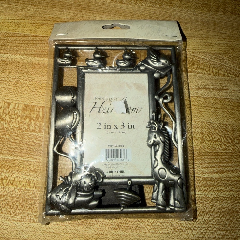 NWT Heirloom 2 x 3 Whimsical Animal Baby Photo‎ Frame - ballon bird giraffe
